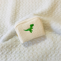 SとMの間のサイズ　ライヴリーダイナソー　minipouch ミニポーチ　ヌビ　コスメポーチ　サニタリーポーチ　恐竜 3枚目の画像