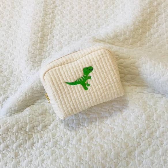 SとMの間のサイズ　ライヴリーダイナソー　minipouch ミニポーチ　ヌビ　コスメポーチ　サニタリーポーチ　恐竜 3枚目の画像