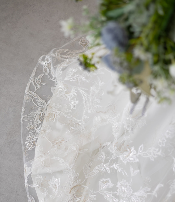 銀糸の刺繍が繊細で美しいウェディングドレス Venessa(ヴァネッサ)ドレスオーダードレス レンタルドレス 3枚目の画像