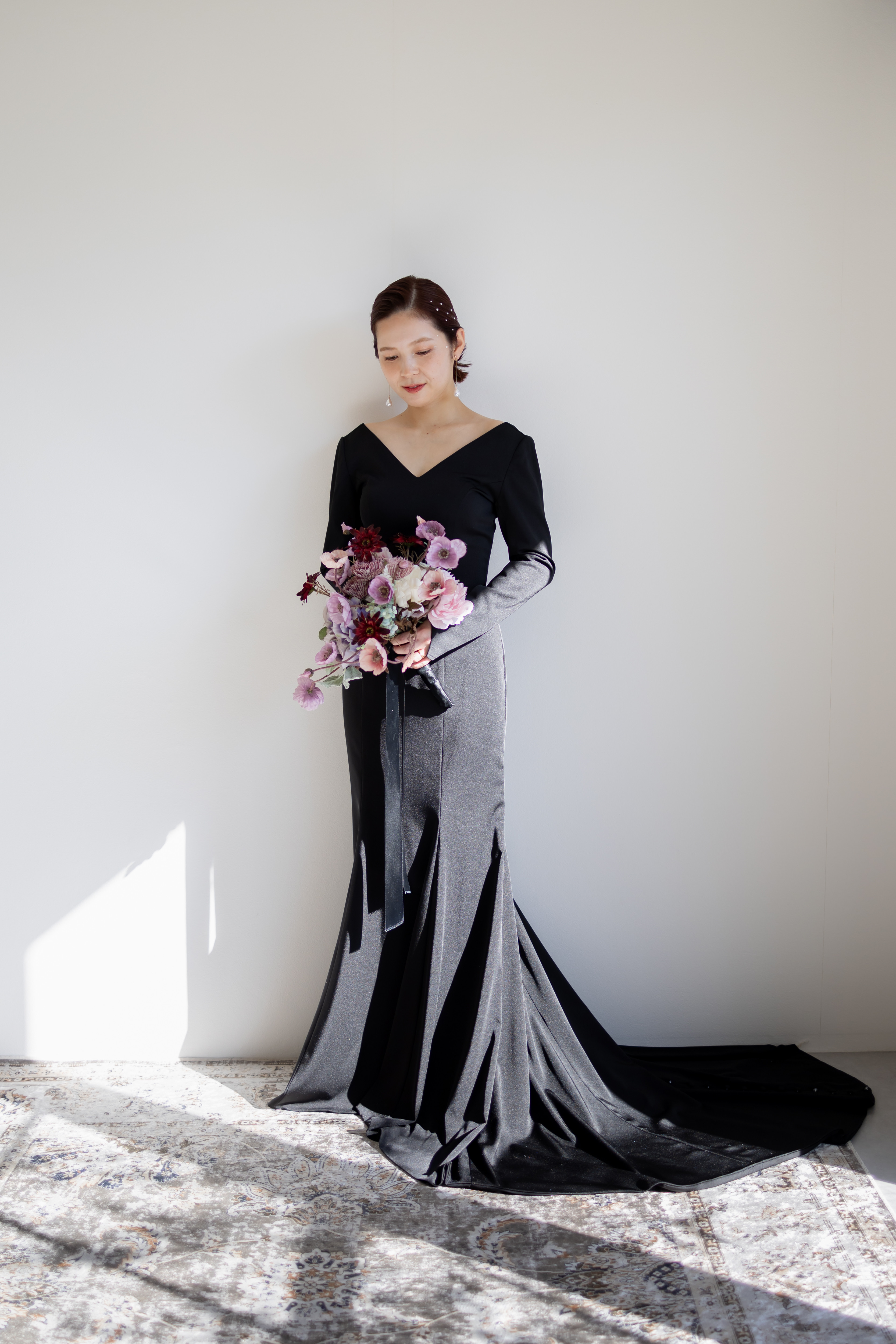 おしゃれ花嫁様にご好評 シンプルで大胆なブラックドレス Emma Black(エマ　ブラック)ドレス