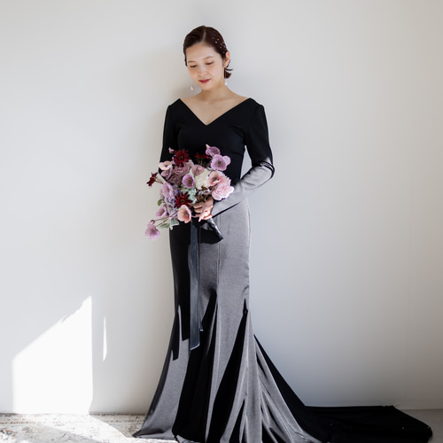 おしゃれ花嫁様にご好評 シンプルで大胆なブラックドレス Emma Black 