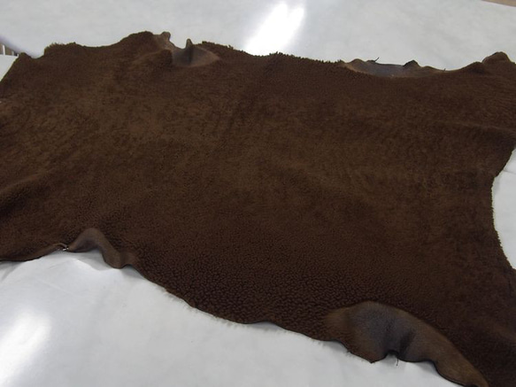 イタリア産 羊 毛皮　メリノ ソロペロ（ムートン）ダークブラウン　72～79ds ソロペロ ムートン