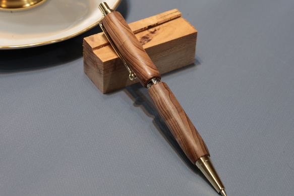 世界で１本だけの屋久杉・ボールペン　　希少 天然屋久杉ボールペン(0.7mm)1本 〈 ペン 文具 工芸品 文房具