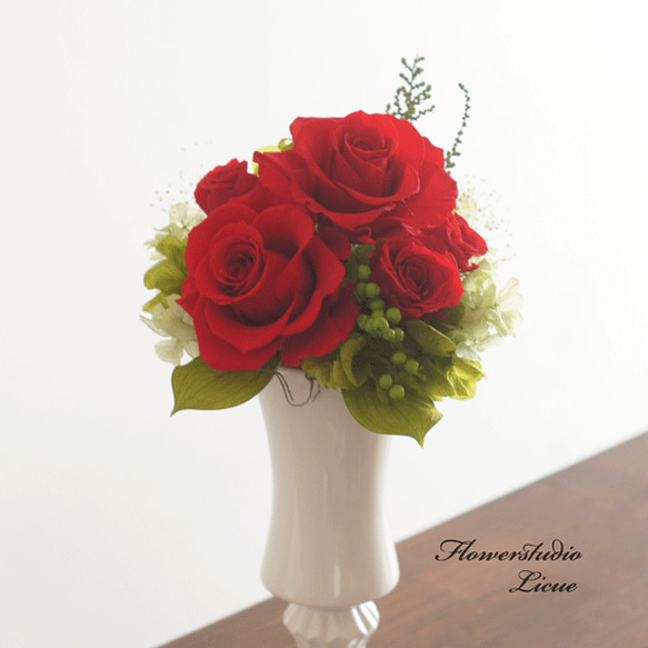 【アレンジメント】バラのアレンジメント（赤）還暦　全てプリザーブドフラワーを使用 2枚目の画像