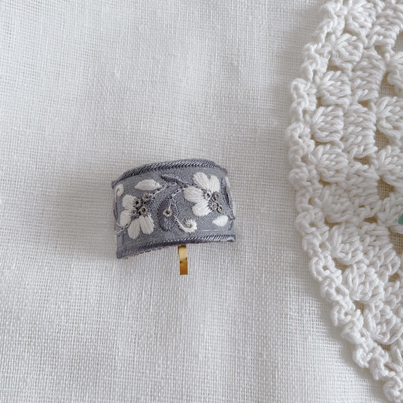 自由に曲げれるポニーフック　インド刺繍　gray 3枚目の画像