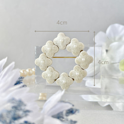 ”結晶ホワイト小花のリースブローチ” 美濃焼 パールホワイト　卒業式 入学式 結婚式 フォーマル 7枚目の画像