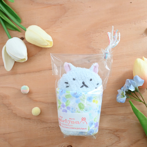 ネーム入れ、名入れ可♪水色ねこちゃん 大判タオルハンカチ（サックス