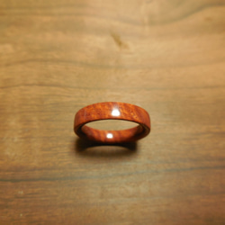 由收縮的榅桲製成的一件式戒指 第1張的照片