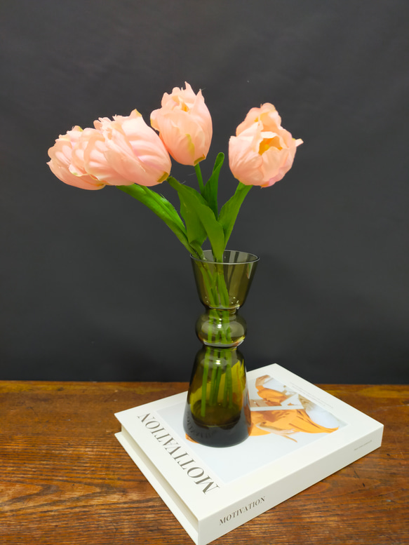 サーモンピンクのチューリップとアート花瓶のセット アーティフィシャルフラワー 2枚目の画像