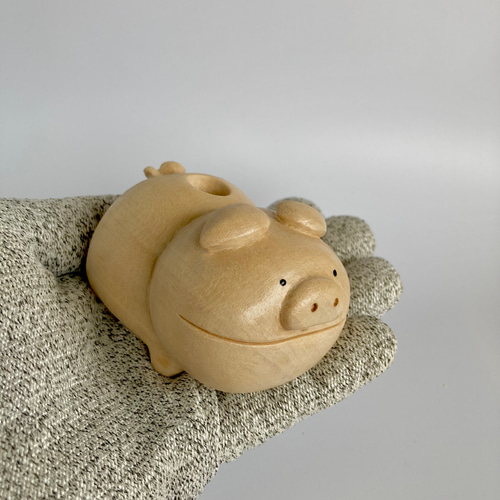 メモをくわえる木彫りのブタちゃん（ペン立て仕様） その他雑貨