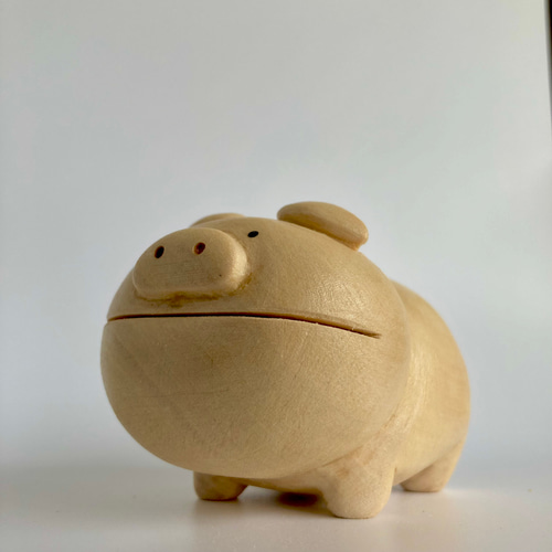 人気の新作 メモをくわえる木彫りのブタちゃん（ペン立て仕様） その他雑貨 彫刻・オブジェ