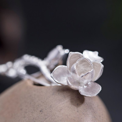 ＜受注制作＞蓮の花のブローチ　はす　シルバー　C008 受注制作＞蓮の花のブローチ はす シルバー C008 | iichi 日々の