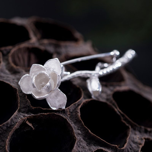 ＜受注制作＞蓮の花のブローチ　はす　シルバー　C008 受注制作＞蓮の花のブローチ はす シルバー C008 | iichi 日々の