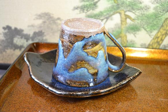 【再入荷！】贅沢なコーヒーカップとリーフ皿のセット(かけ流し)★萩焼 2枚目の画像