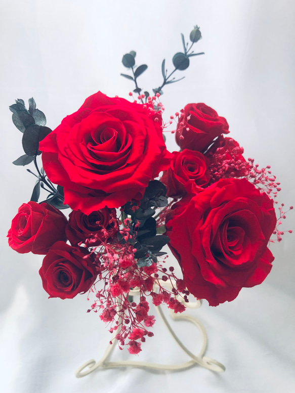 プリザーブドフラワー赤薔薇とミニ薔薇とかすみ草のふんわり花束8本タイプ（花束ラッピング） 3枚目の画像