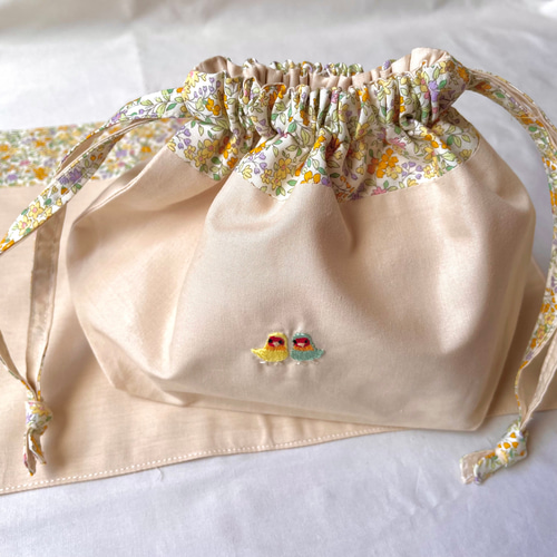 インコ刺繍お弁当袋 全4柄色(水色•紫•ベージュ•ピンク)揃いの