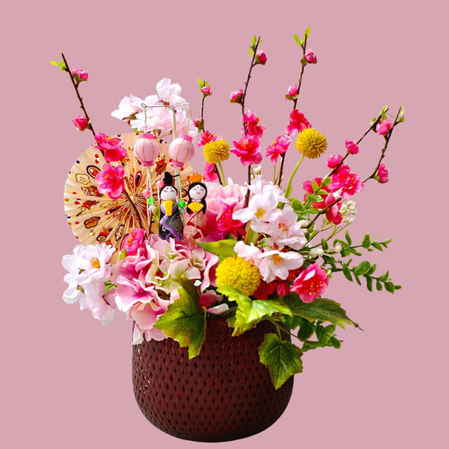 桃の花 ひなまつりアレンジ お雛様 竹籠 カゴ おひなさま 造花 ももの