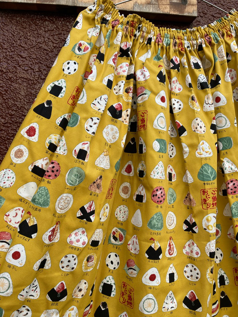 受注製作【着丈約73cm】おむすびスカート　おにぎりスカート　マスタード　ギャザースカート　大人スカート　米　日本