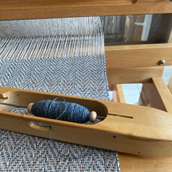 ラムウール×カシミア マフラー ダークグレー×ライトグレー 158cm ヘリンボーン ハンドメイド 手織り 機織り機 3枚目の画像