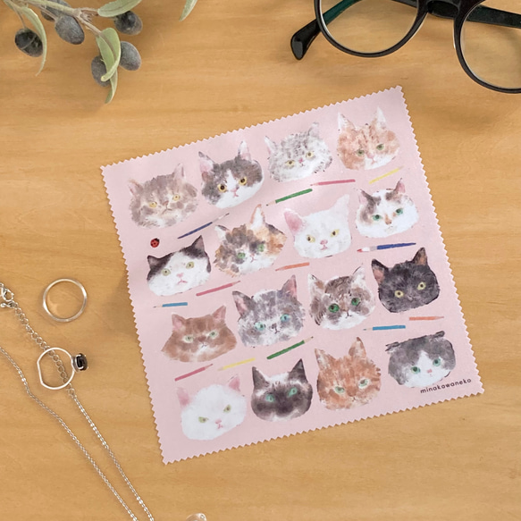 マルチクロス きょとん顔の猫たち スマホ画面や眼鏡拭きに便利