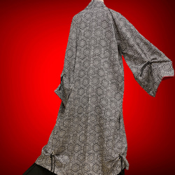 優雅な風格 着物ガウン 裾袖クシュ ゆったり 羽織 着物リメイク 和柄男女兼用 フリーサイズ J60204 4枚目の画像