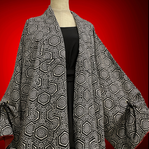 優雅な風格 着物ガウン 裾袖クシュ ゆったり 羽織 着物リメイク 和柄男女兼用 フリーサイズ J60204 8枚目の画像