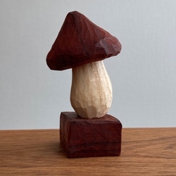 木彫り きのこ 置物 オブジェ（木材：パドウク/ホワイトアッシュ）（No.T1025） 4枚目の画像