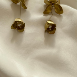 ブライダルピアス 結婚式　花嫁 ブライダルイヤリング 真鍮ピアス ウェディング ブライダル　ゴールドフラワー ヘアピン 14枚目の画像