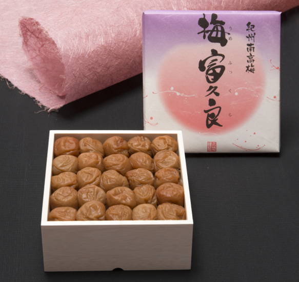 【送料無料】紀州南高梅　うすしお味梅干　梅富久良820ｇ（木箱）塩分約６％ 1枚目の画像