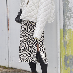 Zebra Slit Knit Skirt (white) ロングスカート ゼブラ柄 白黒  カジュアル 1枚目の画像