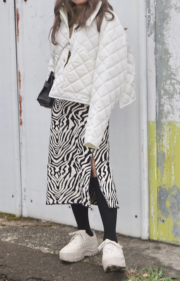 Zebra Slit Knit Skirt (white) ロングスカート ゼブラ柄 白黒  カジュアル 1枚目の画像