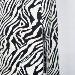 Zebra Slit Knit Skirt (white) ロングスカート ゼブラ柄 白黒  カジュアル 8枚目の画像