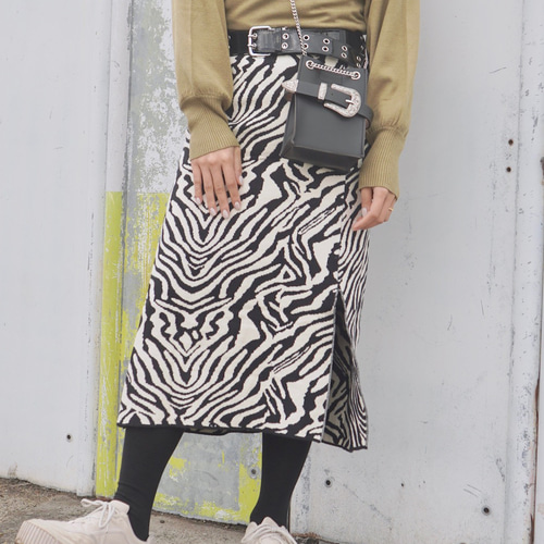 Zebra Slit Knit Skirt (white) ロングスカート ゼブラ柄 白黒