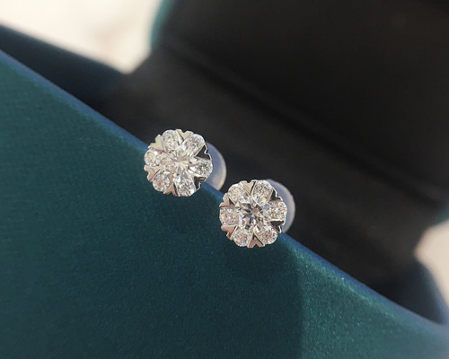 ピアス ☆天然ダイヤモンド 楽天市場】【スーパーSALE10％OFF】 ダイヤモンド ピアス 0.6ct