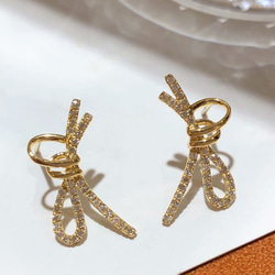 リボンモチーフ 天然ダイヤモンドピアスk18 ピアス（スタッド・一粒