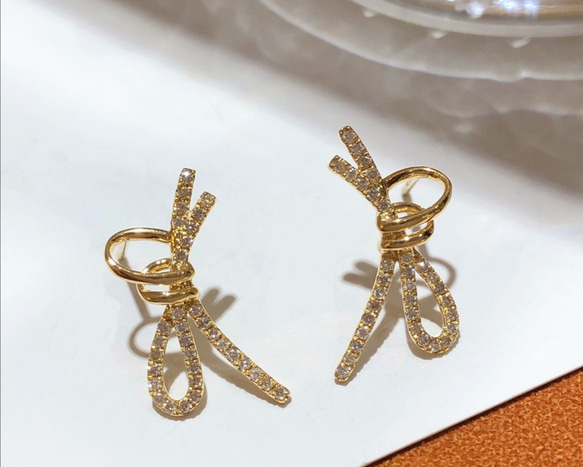 リボンモチーフ ジルコニア スタッドピアス（シルバー925・14K