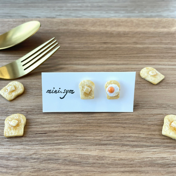 【ミニチュアフード】バターと目玉焼きトーストのピアス　イヤリング 5枚目の画像