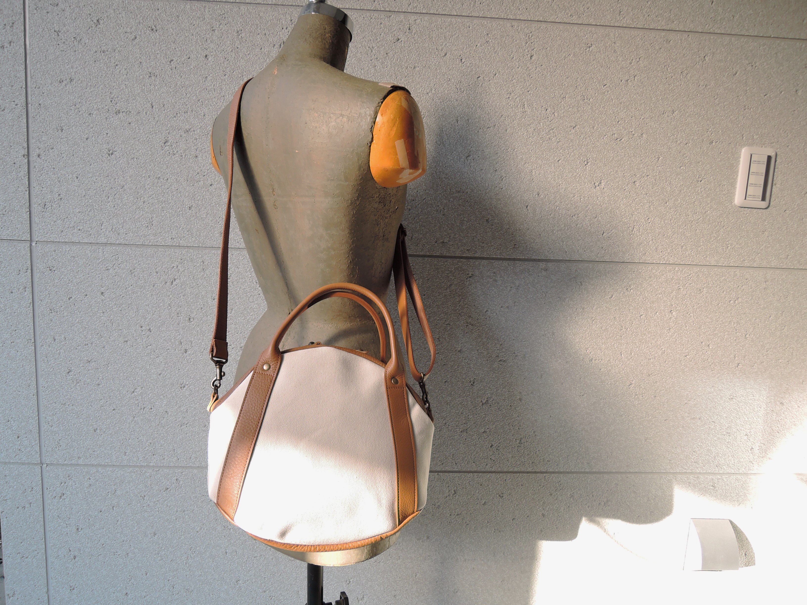 【即日日出荷可能！】軽くて丈夫な帆布を使用したまん丸2wayボストンバッグ キナリ【TOP531】