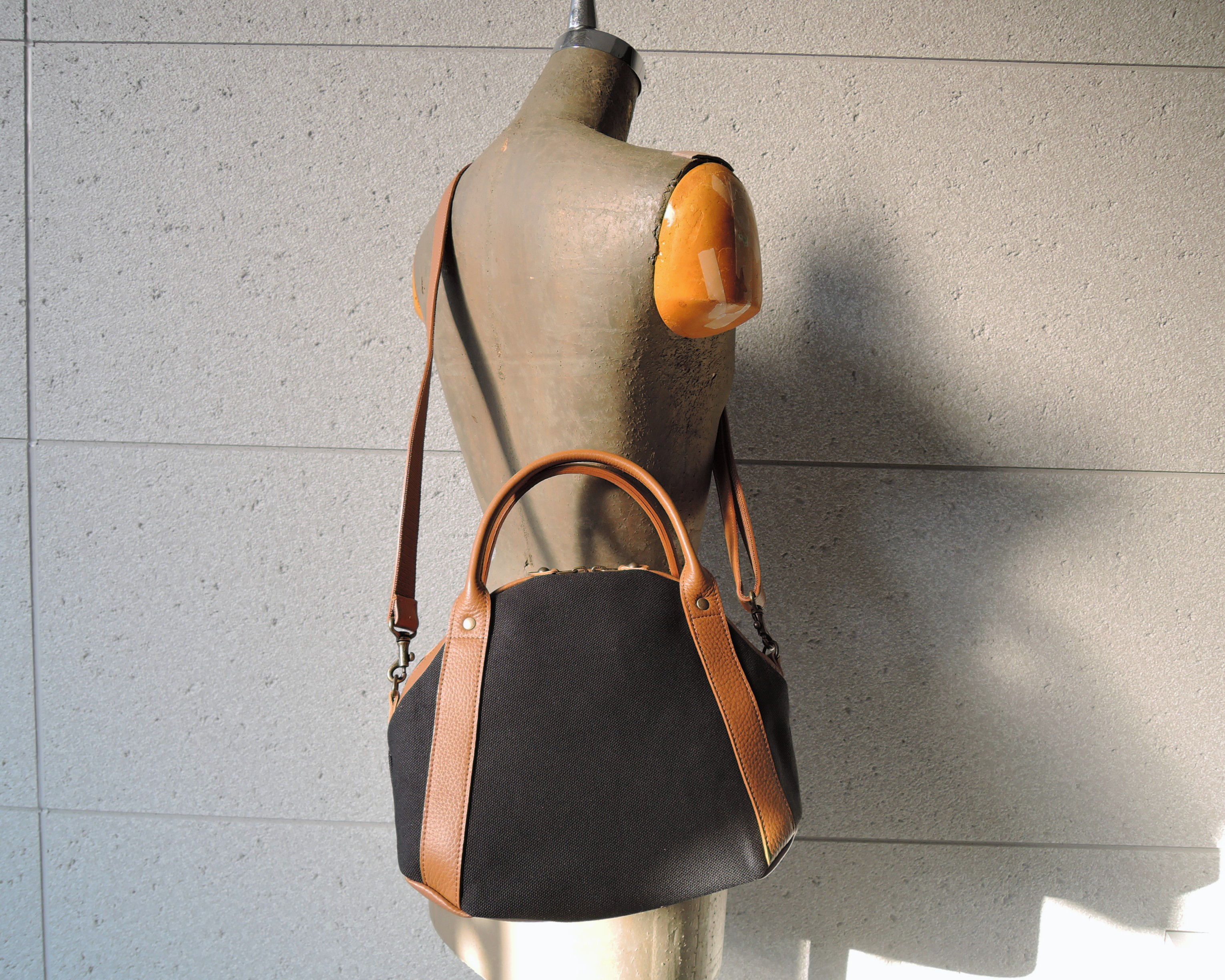 【即日日出荷可能！】軽くて丈夫な帆布を使用したまん丸2wayボストンバッグ ブラック 【TOP531】