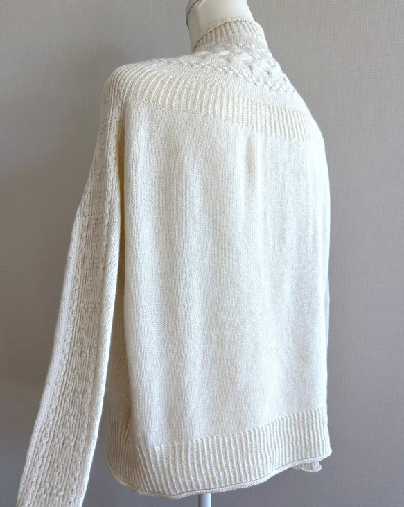 暖かさと高級感が魅力の手編み長袖セーター(白) 7枚目の画像