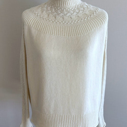 暖かさと高級感が魅力の手編み長袖セーター(白) 8枚目の画像