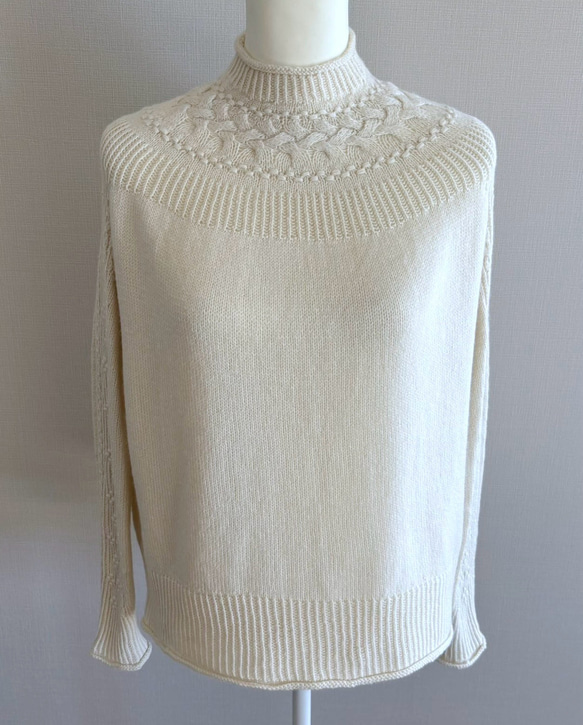 暖かさと高級感が魅力の手編み長袖セーター(白) 8枚目の画像