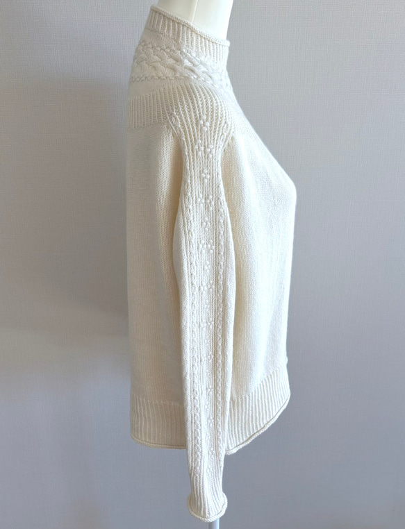 暖かさと高級感が魅力の手編み長袖セーター(白) 5枚目の画像