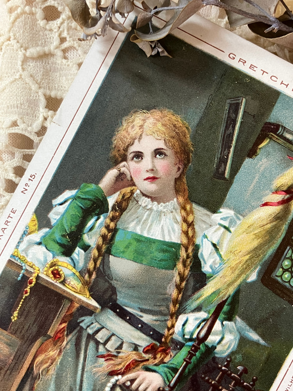 Sold！！糸車と金髪三つ編みの少女 アンティークポストカード 2枚目の画像
