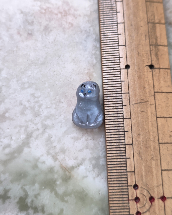 1980年代　チェコヴィンテージ　Cat　ネコのガラスボタン　グレー×青い目　1個 2枚目の画像
