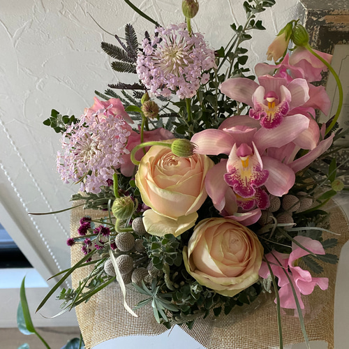 フラワーアレンジメント 薔薇 ローズマリー 天使の贈り物 生花