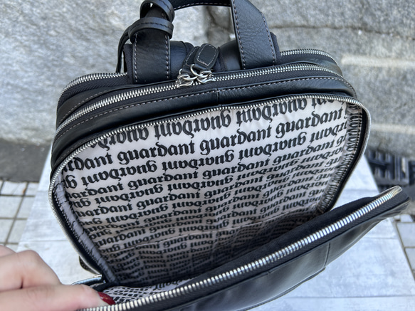 <50%OFFSALE> 3つのルームが便利な やわらか牛革リュック（本革）BLACK 18枚目の画像