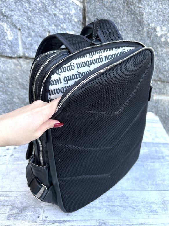 <50%OFFSALE> 3つのルームが便利な やわらか牛革リュック（本革）BLACK 15枚目の画像