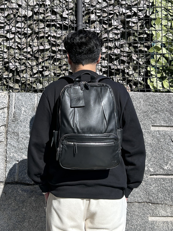 <50%OFFSALE> 3つのルームが便利な やわらか牛革リュック（本革）BLACK 4枚目の画像