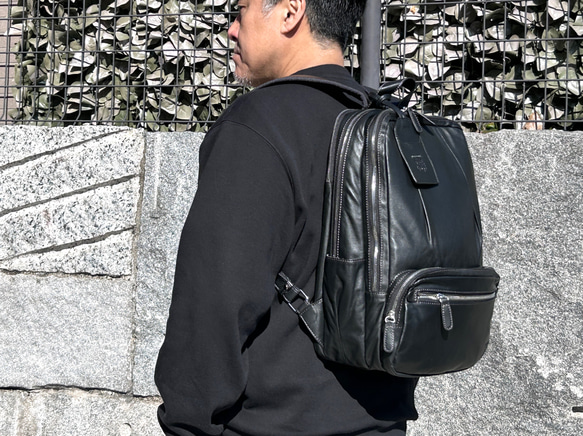 <50%OFFSALE> 3つのルームが便利な やわらか牛革リュック（本革）BLACK 10枚目の画像